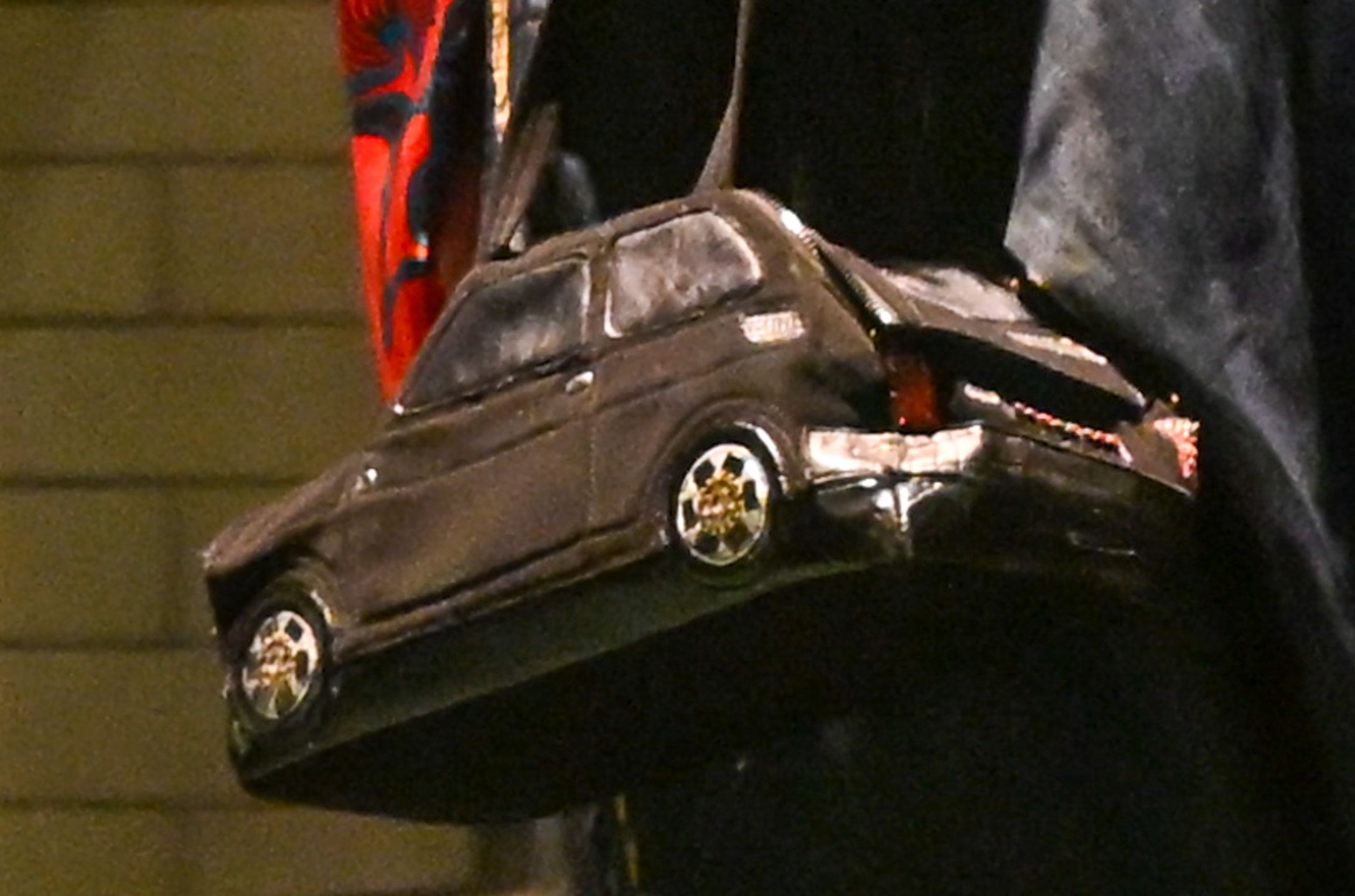 Krystyna Mazurówna kręci się po mieście z młodzieńcem u boku