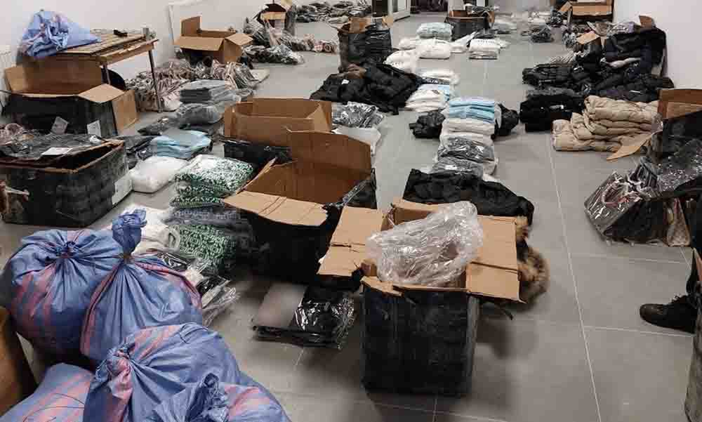 Gorzów Wielkopolski: Podrabiana odzież warta 5 mln zł w sortowniach paczek