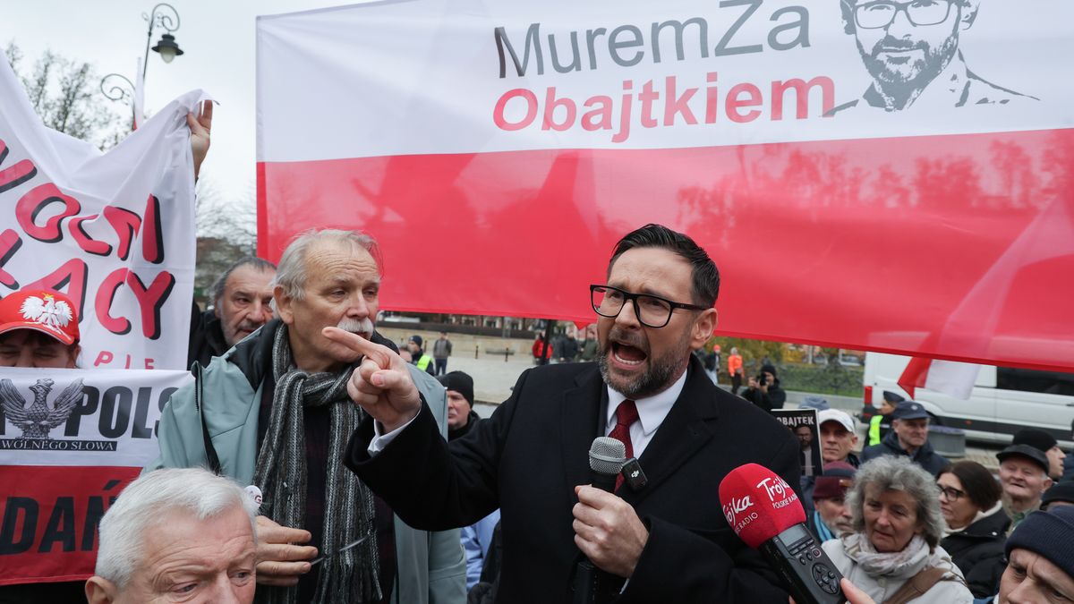 Daniel Obajtek
Pawe� Supernak
demonstracja, detektywistyczna, flaga, manifestacja, Murem za Obajtkiem, orlen, poparcie, Prokuratura Regionalna, przes�uchanie, przes�uchiwany, transparent, umowy, wsparcie