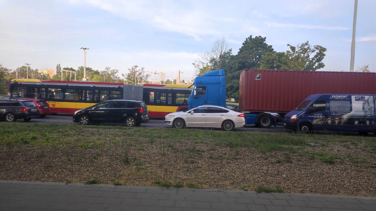 Łódź: Sporo zamkniętych ulic, a ruch z dnia na dzień coraz większy. Jak jeździć po wakacjach?