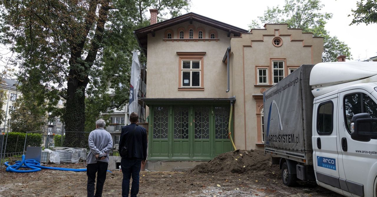 Kraków: Kossakówka coraz bliżej, by zostać muzeum. W środku winda i nowe parkiety. W ogrodzie pojawi się dodatkowa zieleń