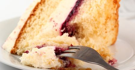 W lecie zawsze piekę to ciasto z porzeczką. Połączenie dwóch składników to istna eksplozja smaków
