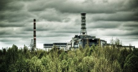 Dron uderzył w osłonę reaktora w Czarnobylu – Ukraina alarmuje o rosyjskim ataku