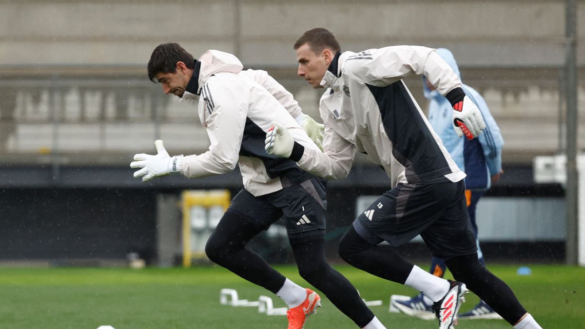 Getty Images / Helios de la Rubia/Real Madrid via Getty Images / Na zdjęciu: Thibaut Courtois (L), Andrij Łunin