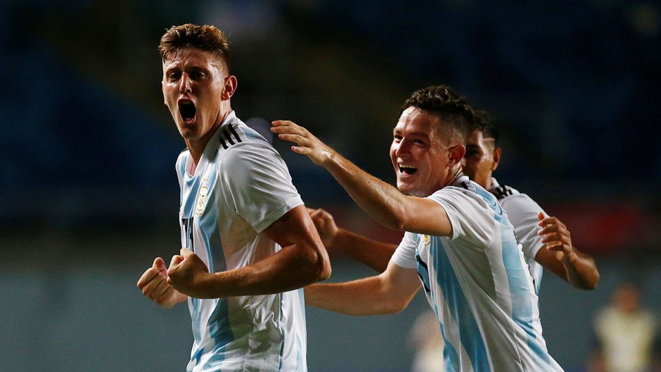 PAP/EPA / ESTEBAN GARAY / Na zdjęciu: Adolfo Gaich (z lewej)