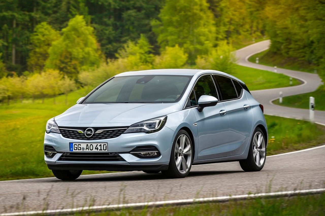 Nowy Opel Astra: ma nowe silniki i bliżej mu do PSA