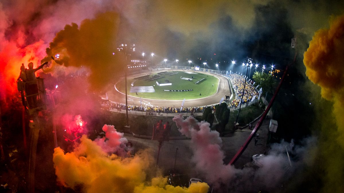 Zdjęcie okładkowe artykułu: WP SportoweFakty / Michał Chęć / Na zdjęciu: efektowna oprawa kibiców Motoru Lublin