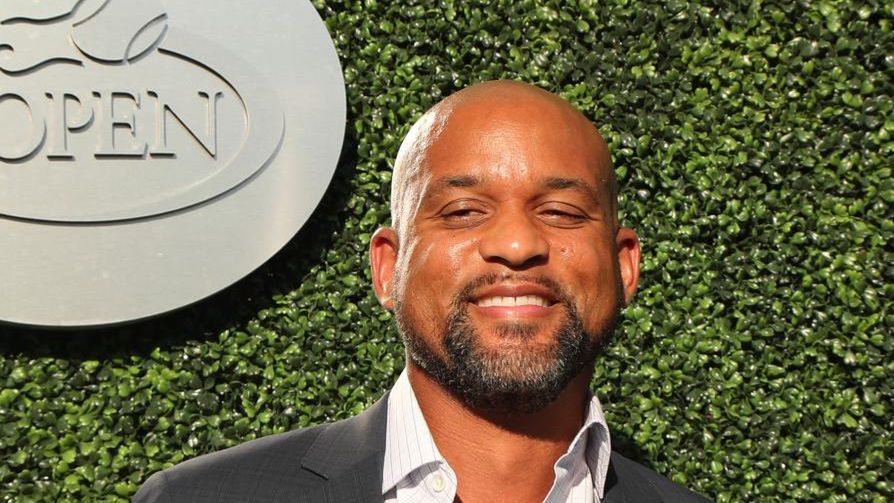 "Insanity" to autorski program jednego z najsłynniejszych trenerów fitness – Shauna T. Opracowany przez niego zestaw ćwiczeń został okrzyknięty jednym z najtrudniejszych programów fitness, jaki kiedykolwiek został nakręcony i wydany dla entuzjastów fitnessu