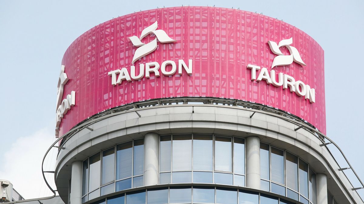 Pikieta pracownik�w Tauron w Katowicach
Fot. Tomasz Kawka/East News Katowice 14.06.2019  Pikieta zwiazkowcow z Tauron Polska Energia, przed siedziba Tauron Polska Energia w Katowicach. Protestujacy domagaja sie m.in. zaprzestania likwidacji miejsc pracy.
Tomasz Kawka