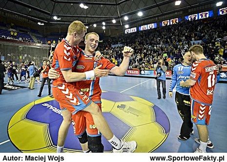 Gudjon Valur Sigurdsson oraz Henrik Toft Hansen cieszą się z awansu do Final Four / źródło: ehfcl.com