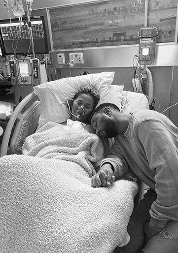 Chrissy Teigen i John Legend w szpitalu