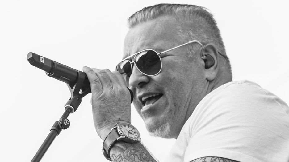 Steve Harwell na scenie w 2017 r.