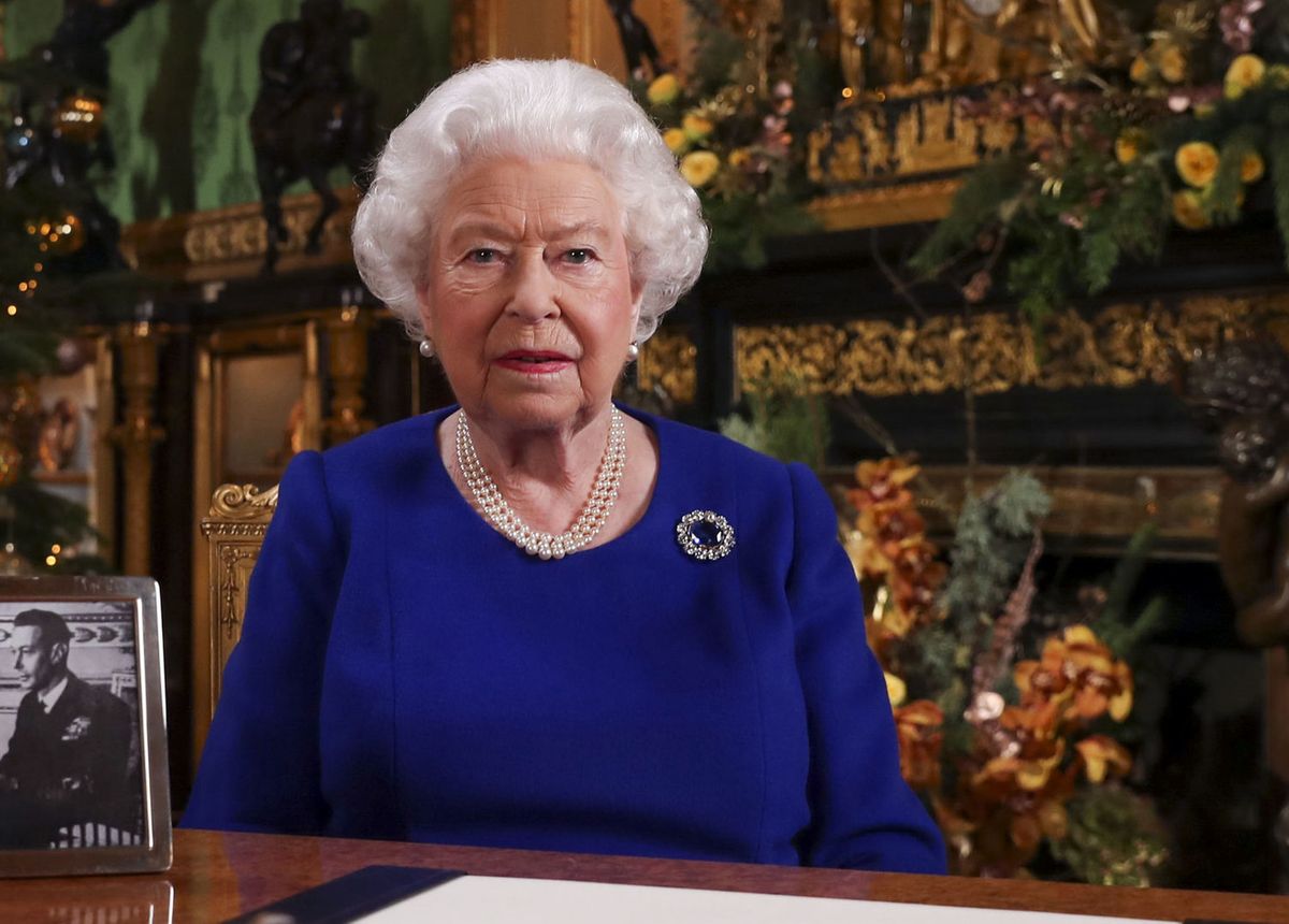 Królowa Elżbieta spędzi święta bez rodziny