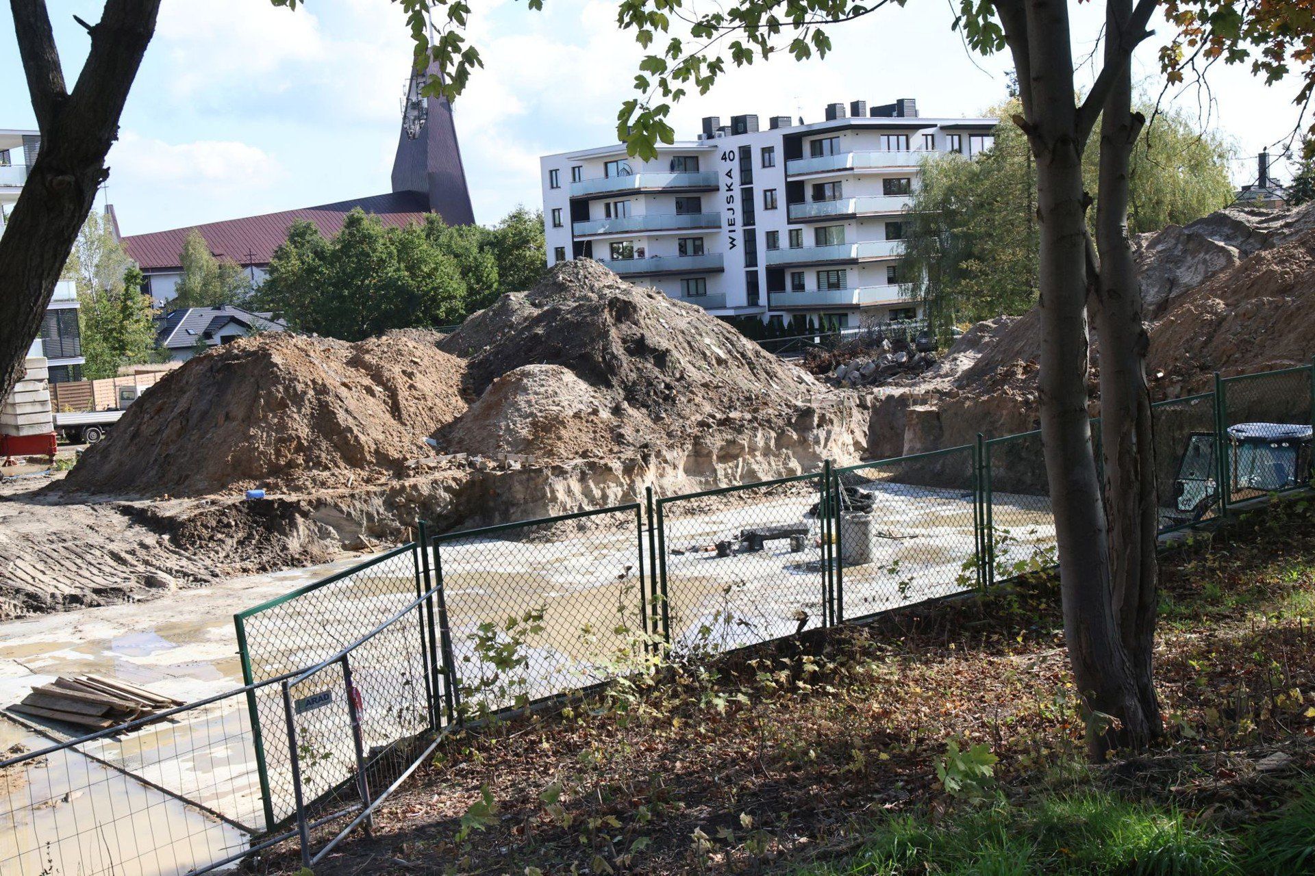 W Skarżysku-Kamiennej, przy ulicy Sokolej budowane są nowe bloki, w których powstanie ponad sto lokali mieszkalnych.