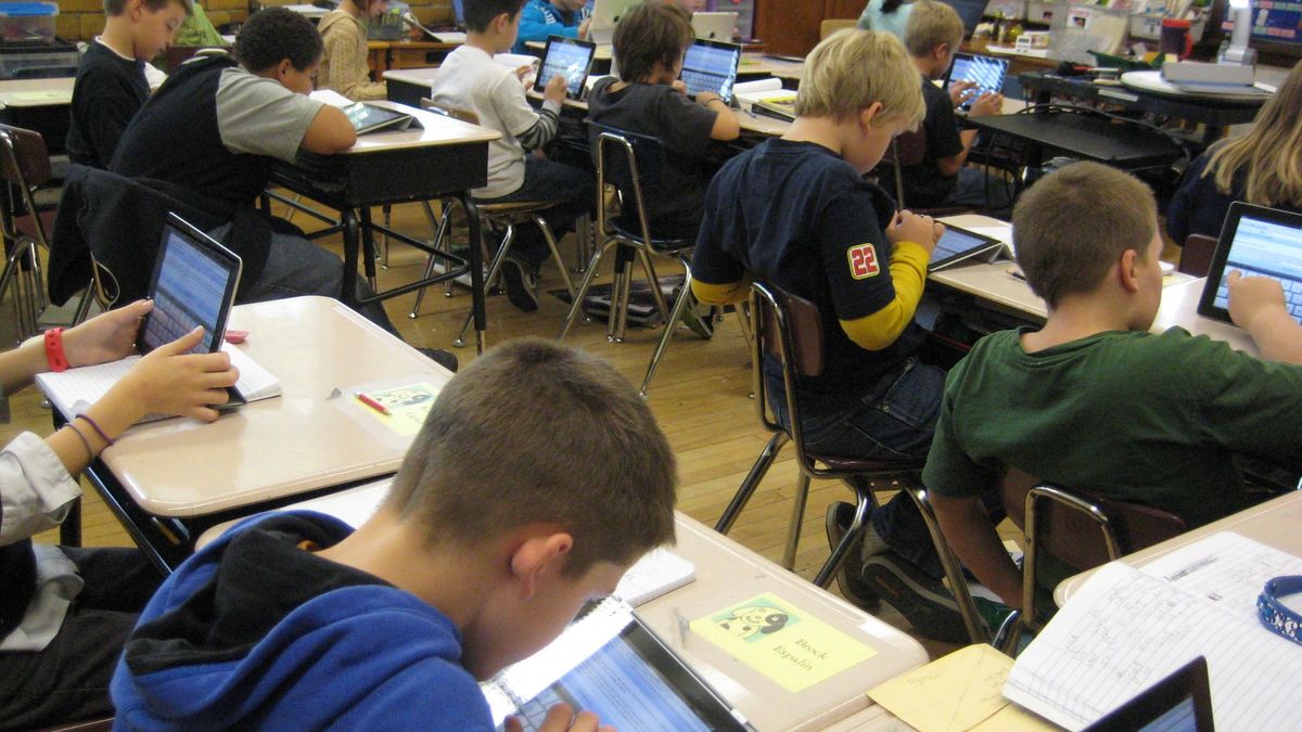 Laptopy mają trafić do uczniów klas czwartych