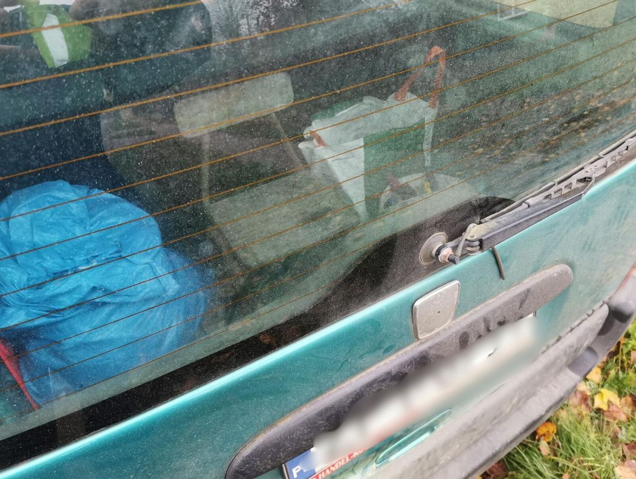 Pyrzyce: Kobieta jechała w bagażniku na zwykłym krześle