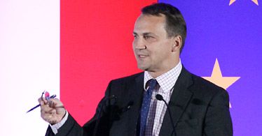 Pomoc dla Polonii. Sikorski wskazał priorytety