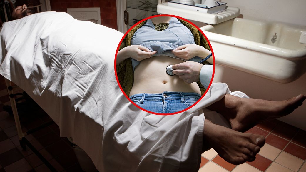 "Dzwony śmierci". Lekarze przykładają stetoskop do brzucha pacjenta