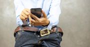 Smartfon w toalecie. Kupa Polaków robi to z urządzeniem w ręku