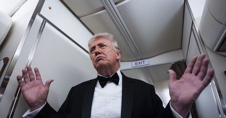 Trump gromadzi wielkie pieniądze przed listopadowymi wyborami. Pomogą przełamać regułę?