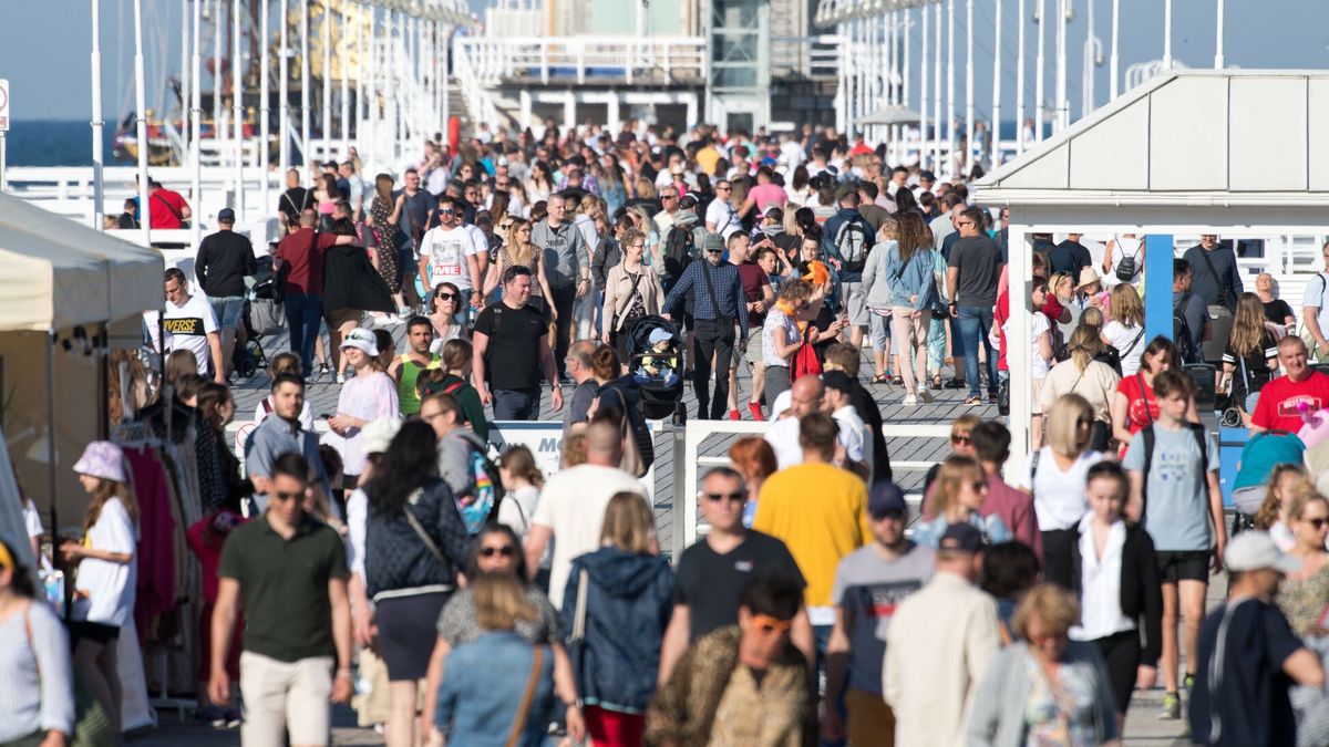 Hotele szykują się na pierwszy popandemiczny sezon. Jak pogodzić to z oferowaniem dachu nad głową uchodźcom? 