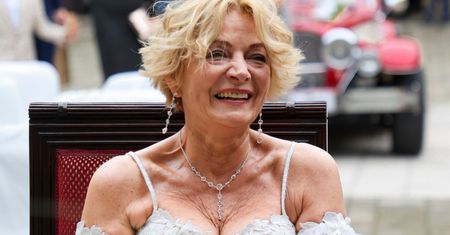 Wyszła za 83-latka. Stylistka oceniła jej kreację