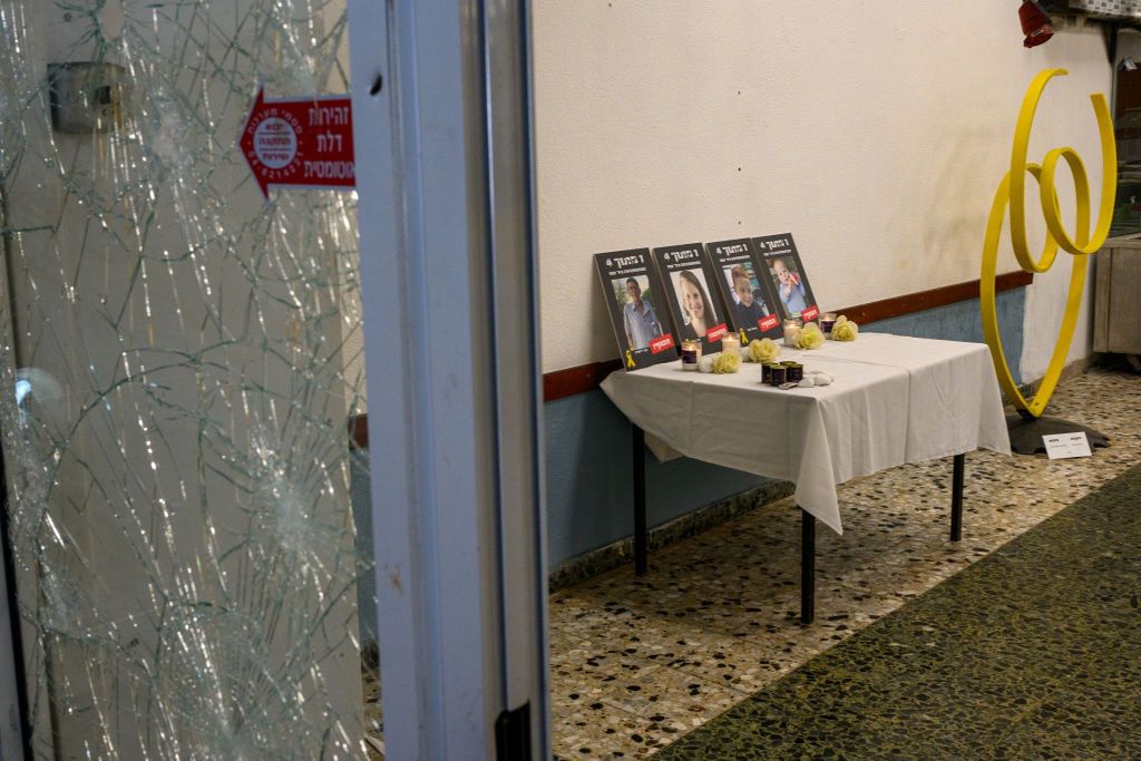 Nadal widać ślady po kulach