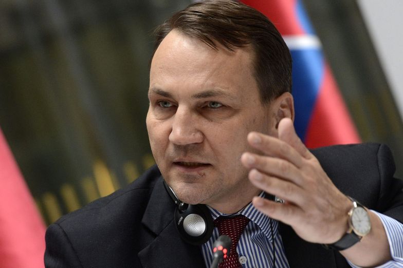 Sytuacja na Krymie. Sikorski: To bardzo niebezpieczna gra