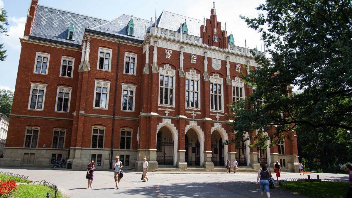 Ukończenie studiów informatycznych np. na Uniwersytecie Jagiellońskim może zapewnić zarobki brutto rzędu 14,7-16,5 tys. zł. Jak pisze jednak TVN24, powołując się na dane ELA, lepiej zarobią absolwenci Executive Master of Business Administration na Uniwersytecie Ekonomicznym we Wrocławiu