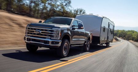 Nowy Ford F-Series Super Duty wjeżdża na rynek z 6,8-litrowym V8 i cyfrowymi technologiami