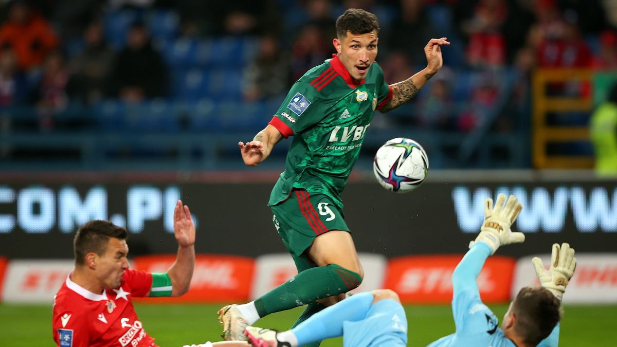 PAP / Łukasz Gągulski / Na zdjęciu: Maciej Sadlok (z lewej), Erik Exposito (w środku) i Mikołaj Biegański