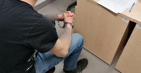 Dąbrowa Górnicza. Obezwładnili gazem i okradli. Za dwa dni byli w rękach policji.