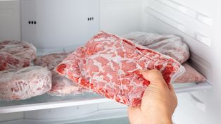Wkładasz mięso do zamrażarki? Tyle może tam leżeć