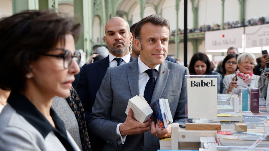 French President Macron visits Paris book fair
epa12024301 French President Emmanuel Macron and Minister of Culture Rachida Dati (L) visit the Paris Book Festival (Festival du Livre de Paris) at the Grand Palais in Paris, France, 11 April 2025. The festival runs from April 11 to 13.  EPA/LUDOVIC MARIN / POOL MAXPPP OUT 
Dostawca: PAP/EPA.
LUDOVIC MARIN / POOL
politics, france, book festival, paris, people