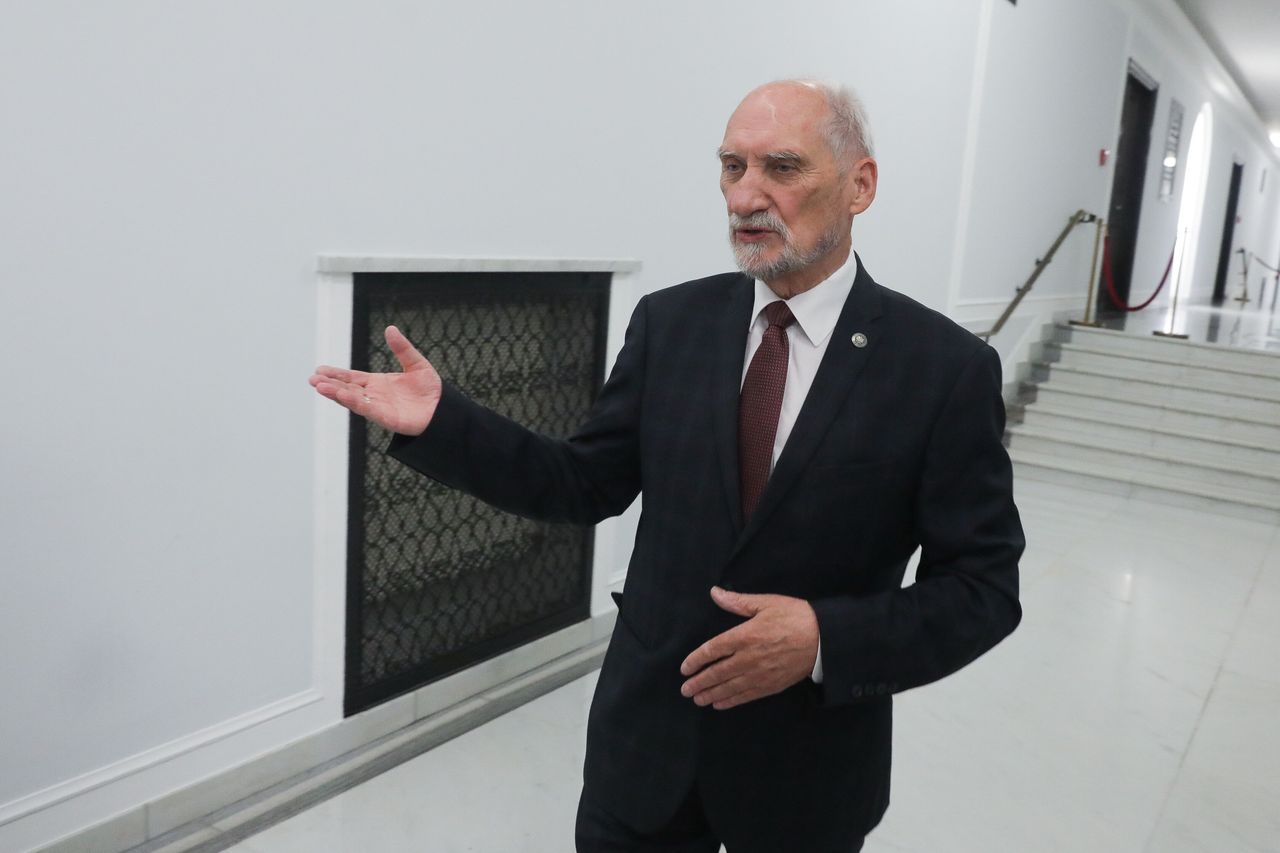 Antoni Macierewicz odpiera zarzuty
