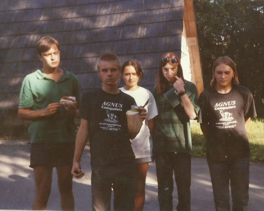 Adam Konkol z przyjaciółmi i "Agnieszką"