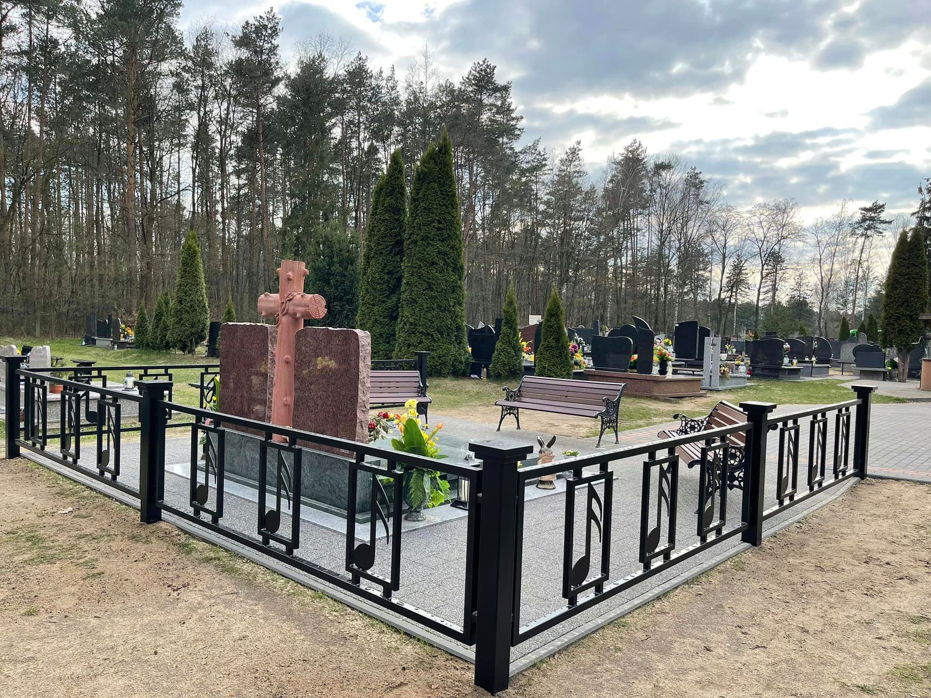 Krzysztof Krawczyk - grób na cmentarzu w Grotnikach fot. Facebook Andrzej Kosmala