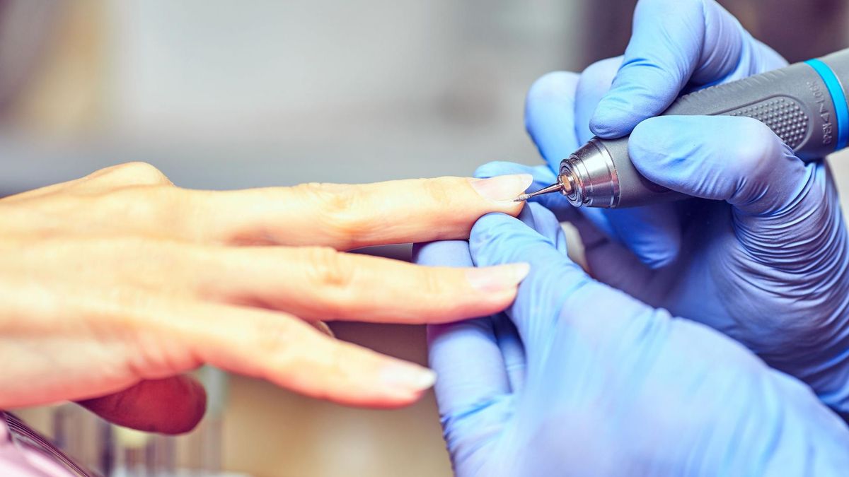 Główny cele frezarki do paznokci to nadanie paznokciom pożądanego wyglądu