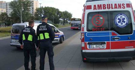 Dramat przy cmentarzu. Strażnicy ruszyli z pomocą 70-latce