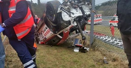 Tragiczny wypadek Nissana GT-R na Nürburgringu. Jedna osoba nie żyje [WIDEO]