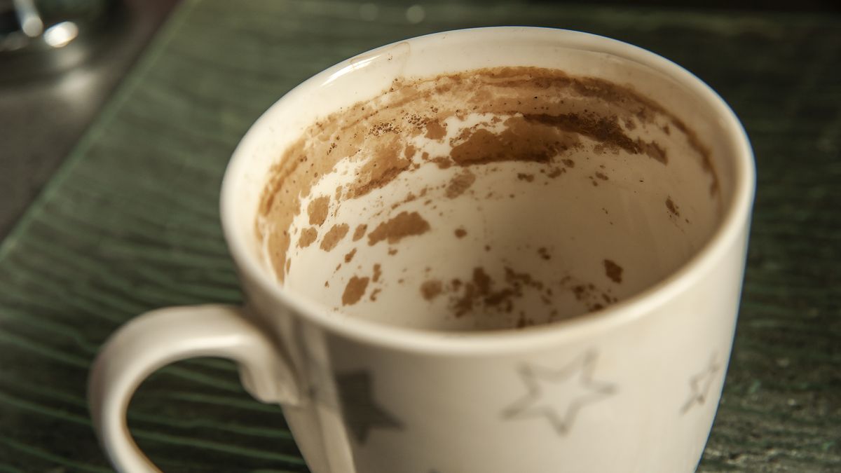 Jak usunąć osad po herbacie?