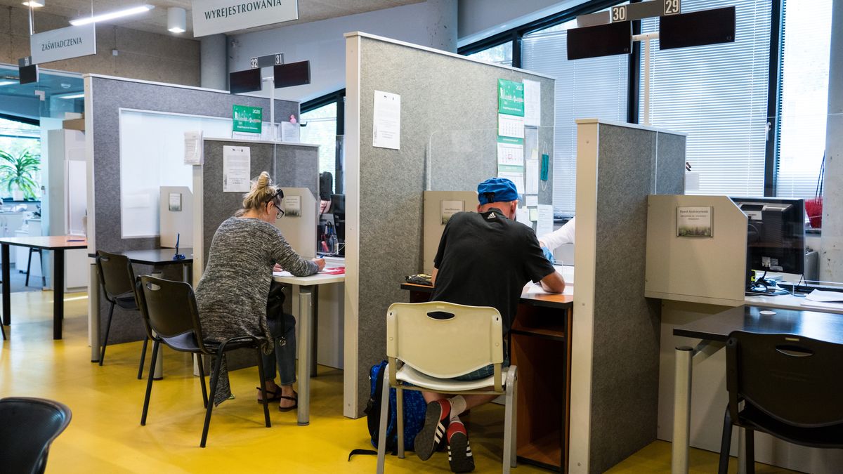 Według najnowszych danych już przynajmniej 120 tys. Polaków straciło pracę przez koronawirusa