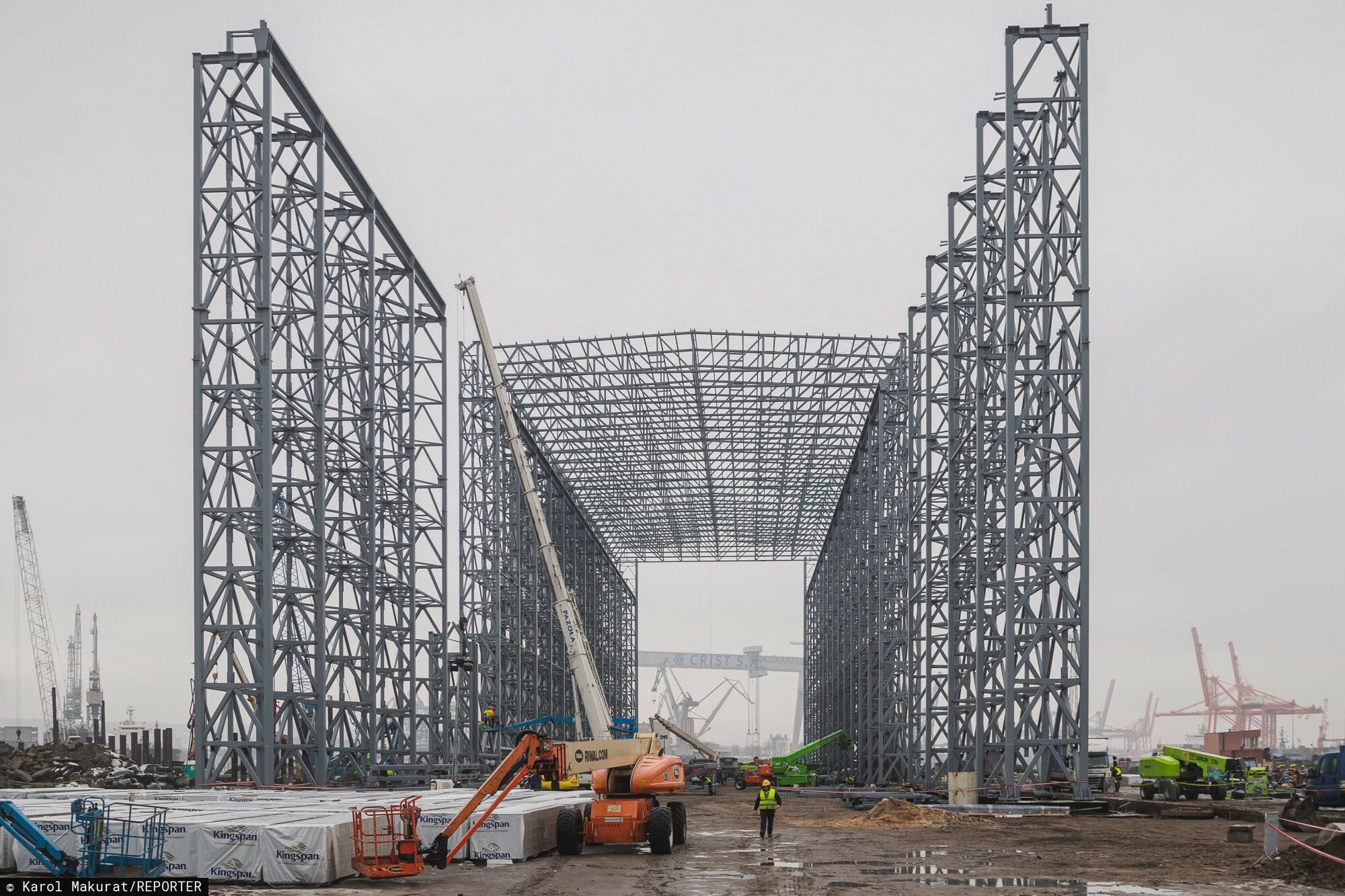 Zawieszenie wiechy na hali dla fragaty Miecznik
11.12.2023 Gdynia, Uroczystosc zawieszenia wiechy na najwyzszej w Polsce Hali Produkcyjnej w ktorej powstana Fregaty Miecznik, PGZ Stocznia Wojenna   n/z  Fot. Karol Makurat/REPORTER
Karol Makurat/REPORTER