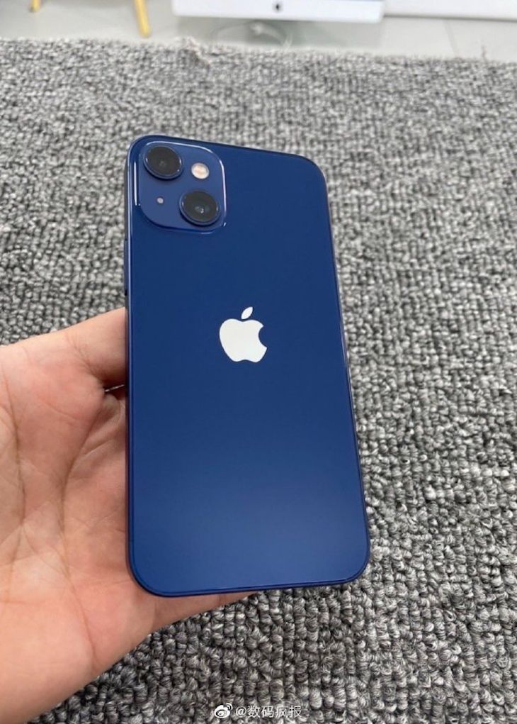 Wyciek czy fotomontaż? W sumie nieważne. iPhone 13 mini na zdjęciu 2