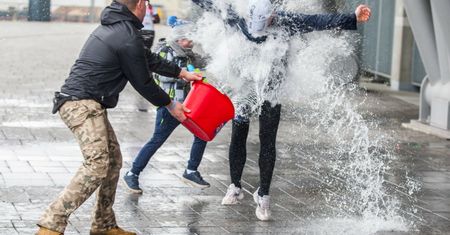 Lanie wodą w śmingus-dyngus. Można dostać mandat rzędu nawet 500 zł