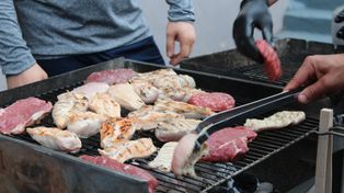 Czy 1 maja można jeść mięso? Metropolita białostocki udzielił dyspensy wiernym