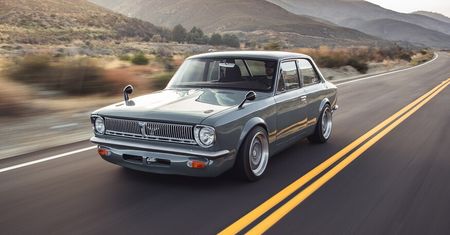 Ta Corolla ma 50 lat i 420-konne V8 Lexusa pod maską