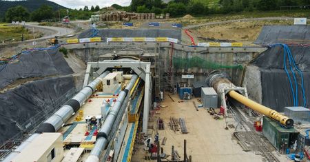 To będzie najdłuższy tunel kolejowy w Polsce. Gigantyczna maszyna rozpoczęła wiercenie