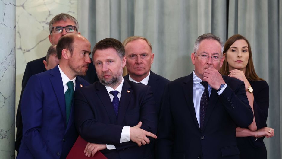 "Rzeczpospolita": Polacy krytycznie o starcie posłów i ministrów do PE