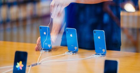 iPhone XR sprzedaje się gorzej niż zakładano. Apple mógł przesadzić z cenami
